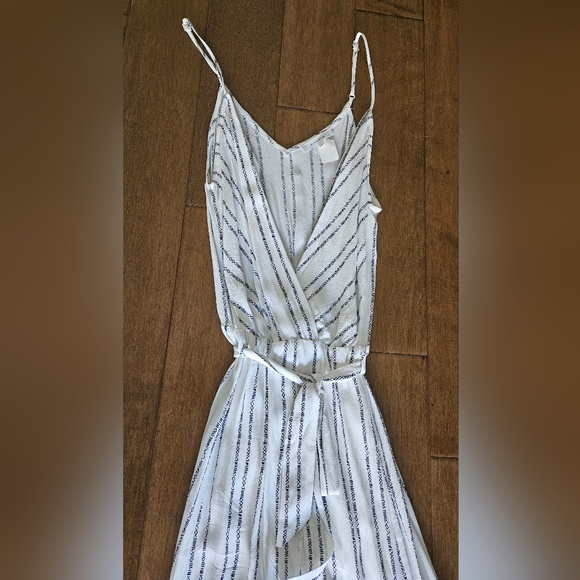 NEVER WORN White and Navy Dress - Picture 2 of 8